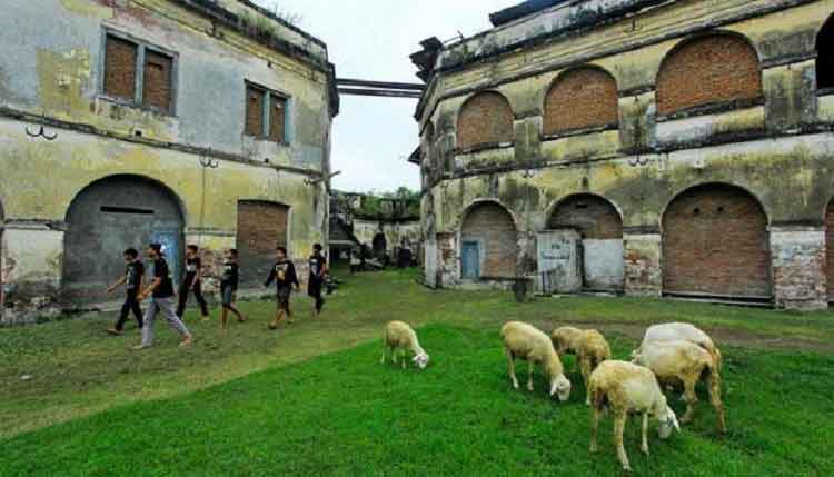 Merawat Eksotisme Benteng Pendem