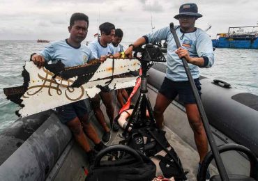 Rekaman Suara Pilot Terus Dicari