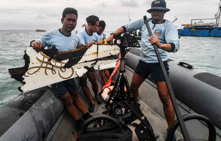 Rekaman Suara Pilot Terus Dicari