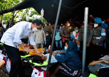 Jokowi Temui Pengungsi di Adonara NTT