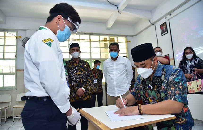 Surabaya Persiapkan Sekolah Tatap Muka