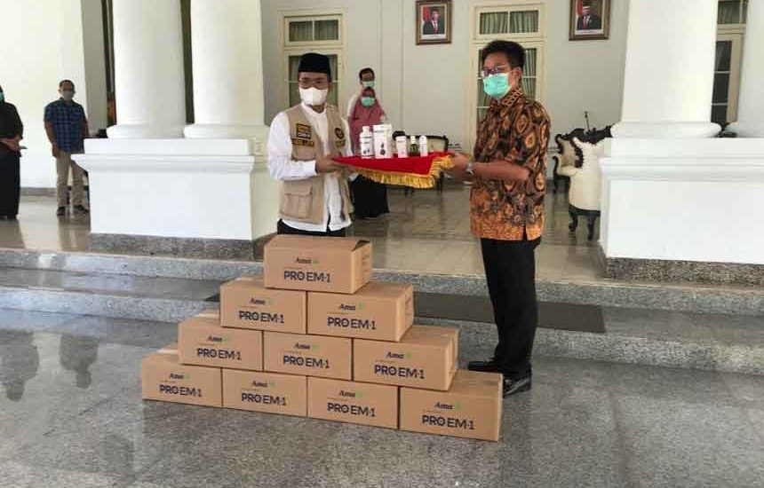 Donasi 10 Box PRO EM-1 ke Bangkalan