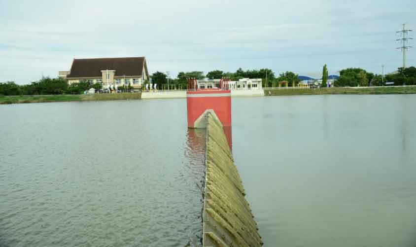 Bantalan Karet di Kanal Barat Semarang