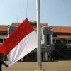 Bendera Merah Putih Satu Tiang Penuh Selama Sebulan