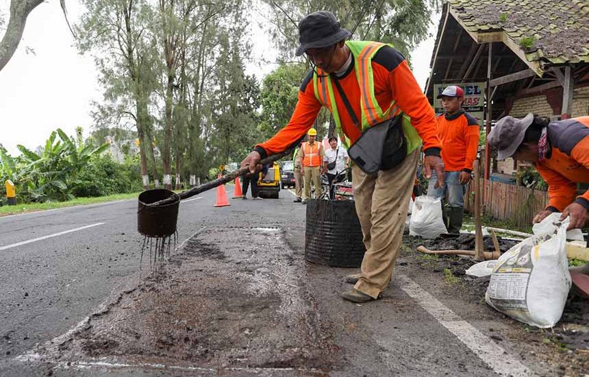 Jalan Jateng Pakai Aspal Buton