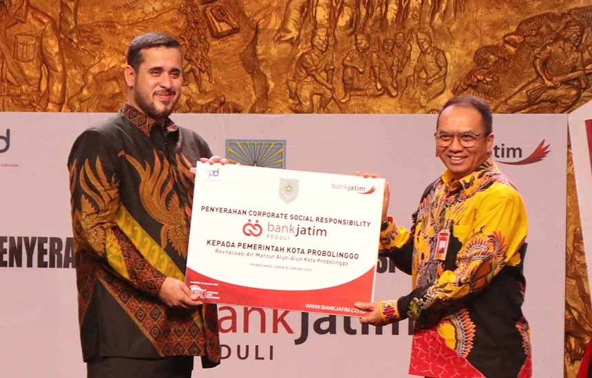 Bank Jatim Revitalisasi Air Mancur Alun-Alun Kota Probolinggo