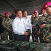 Menhan Serahkan Senjata Pindad ke Marinir