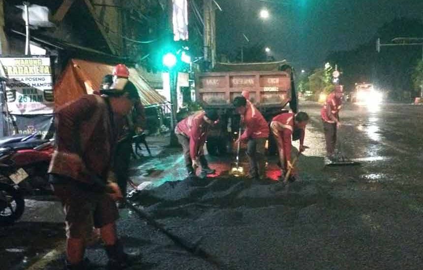 Perbaikan Jalan Berlubang di Surabaya 100 Titik Per Hari