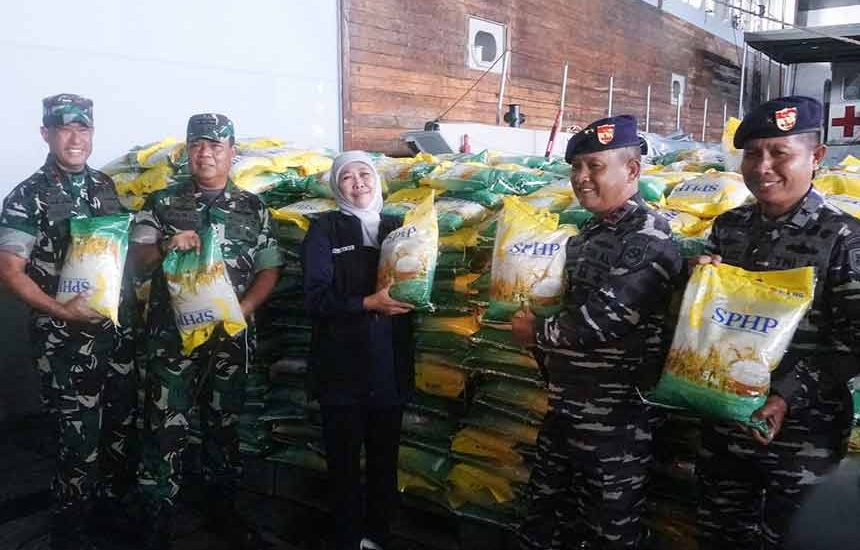 KRI dr Soeharso Kirim Logistik ke Masalembu