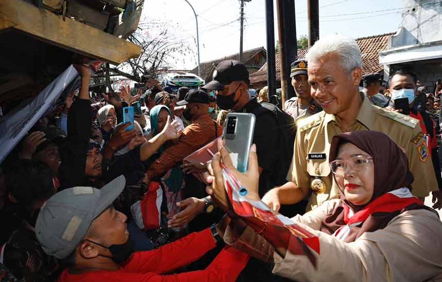 Saat Jokowi dan Ganjar Dikerubuti Pedagang