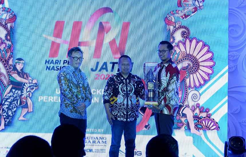 Berprestasi, Direktur Petrogas Diganjar PWI Jatim Award 2023