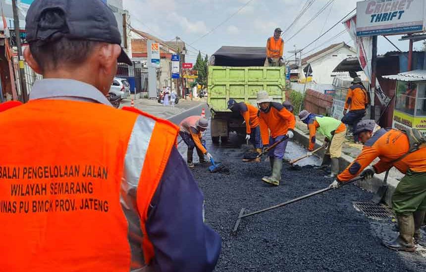 Ganjar Respons Laporan Bupati Semarang