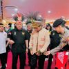 Saat Eunike Beri Jokowi Jaket