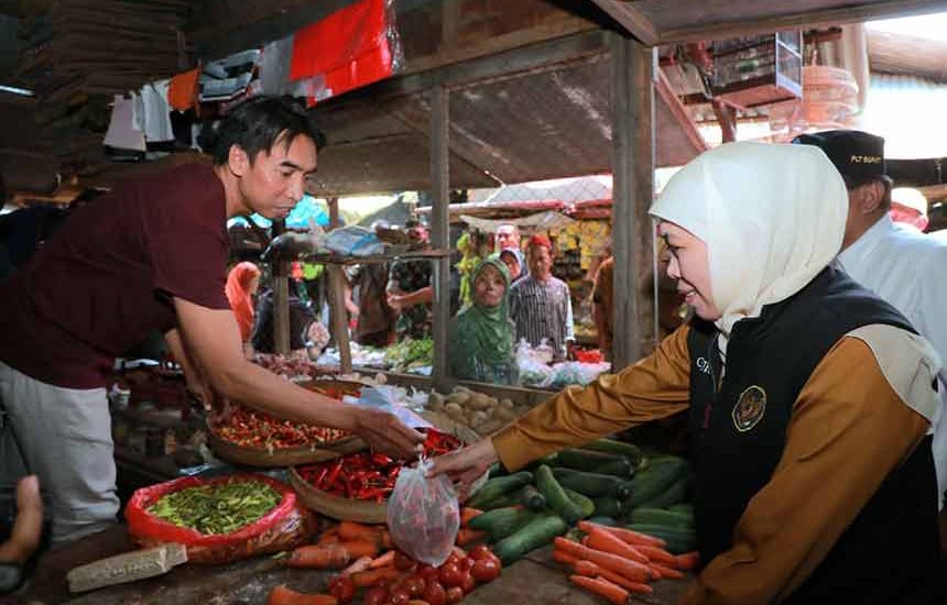 Khofifah Tinjau Pasar Wage Nganjuk