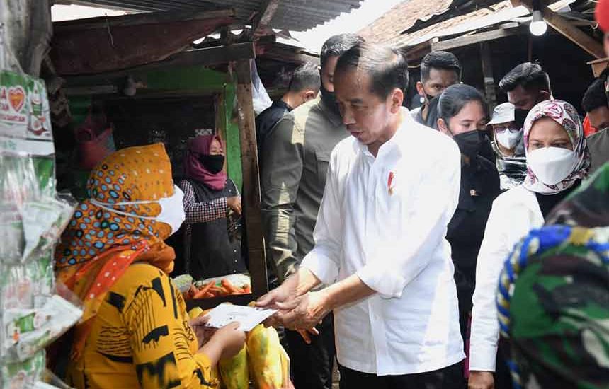 Jokowi dan Ibu Iriana ke Pasar Tuban