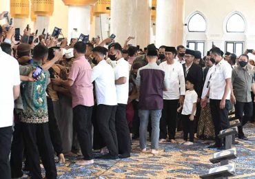 Jokowi Ajak Ethes Salat Jumat