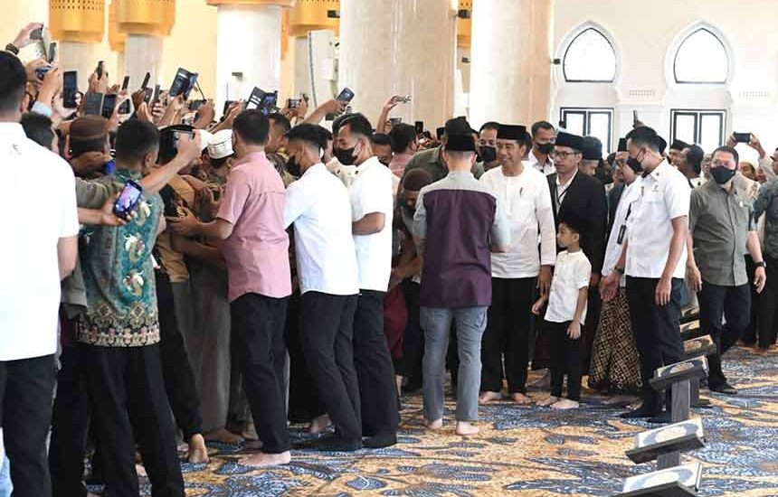 Jokowi Ajak Ethes Salat Jumat