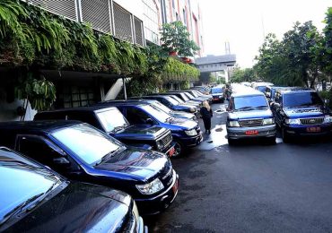 Plat Merah Wajib Parkir di Balai Kota