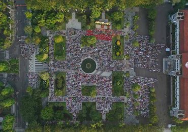 Eri Cahyadi Shalat Id di Taman Surya