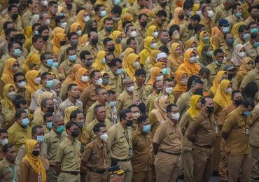 Bentuk Kampung Madani, Lurah-Camat Naik Pangkat