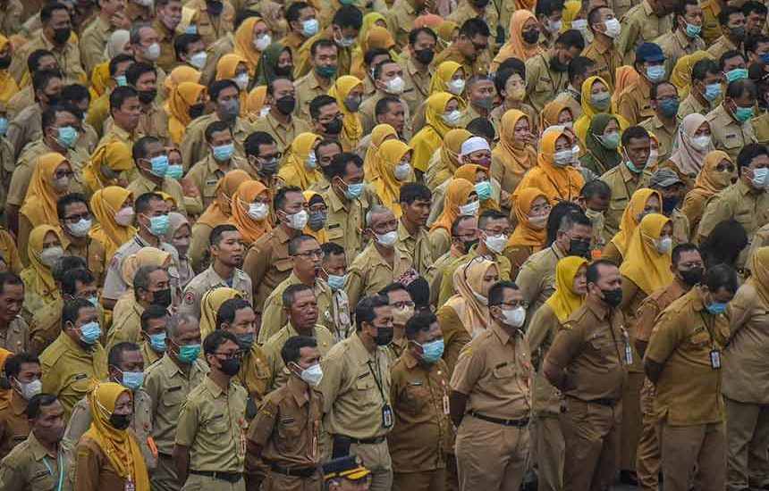 Bentuk Kampung Madani, Lurah-Camat Naik Pangkat