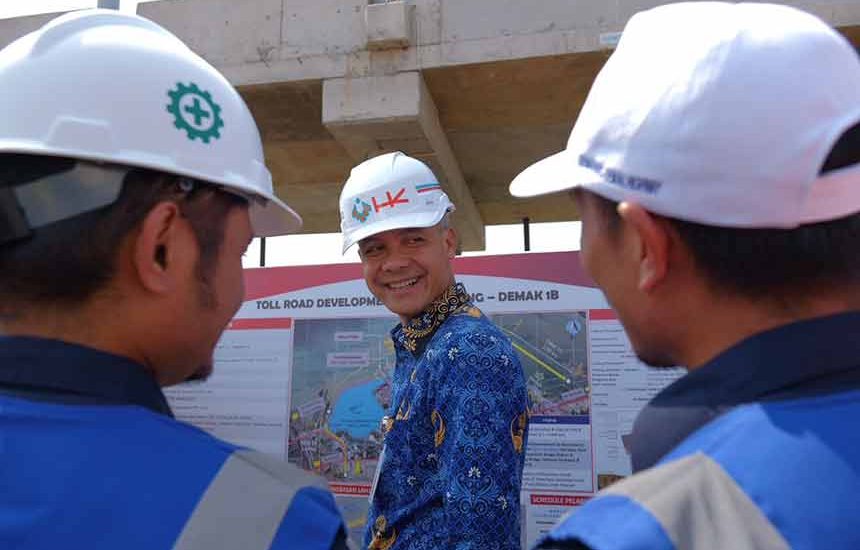 Ganjar Cek Progres Tol Semarang-Demak