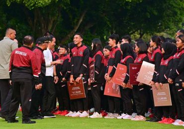 Jokowi Serahkan Bonus SEA Games Ke-32