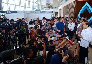 Jokowi: Evaluasi Kekurangan LRT