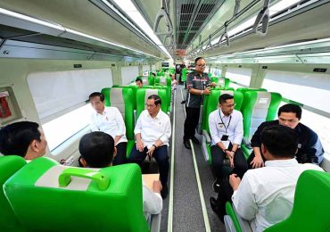 Jokowi Coba Kereta Cepat Jakarta-Bandung