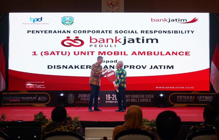 Ambulans CSR Bank Jatim untuk Disnakertrans