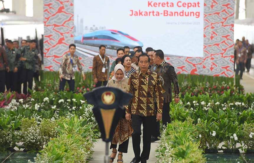 Jokowi Resmikan Kereta Cepat WHOOSH