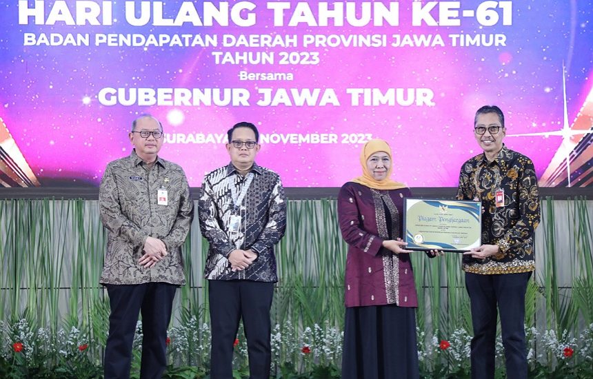 Peduli Pajak, Bank Jatim Terima Penghargaan