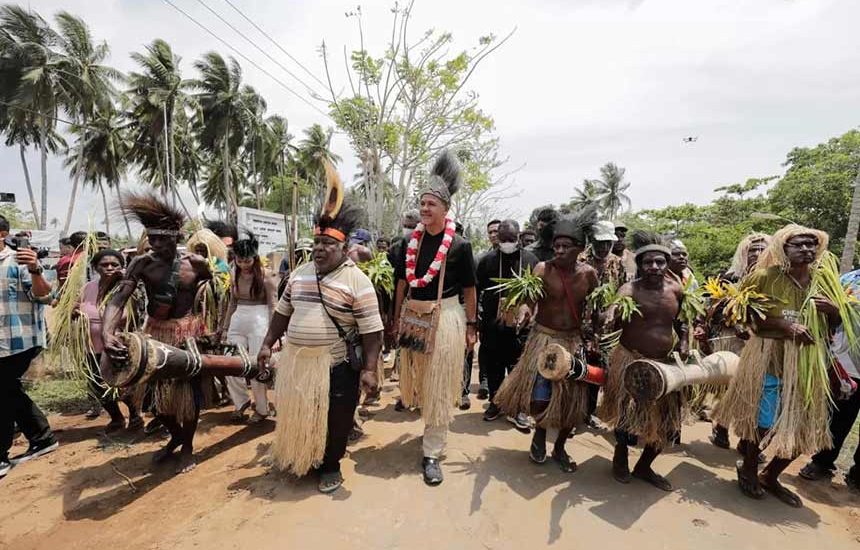 Ganjar Bakal Kurangi Kesenjangan di Papua