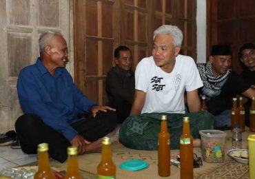 Ganjar Ngewedang Bareng Masyarakat