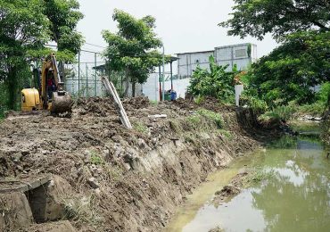 Pemkot Tangani Banjir Surabaya Barat