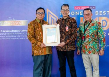 Bank Jatim Terima TOP BUMD Awards