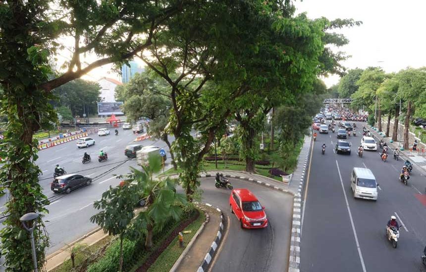 Percantik Puluhan Taman Pasif Surabaya