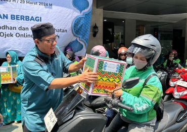 100 Wanita Ojol Terima Berkah Ramadhan