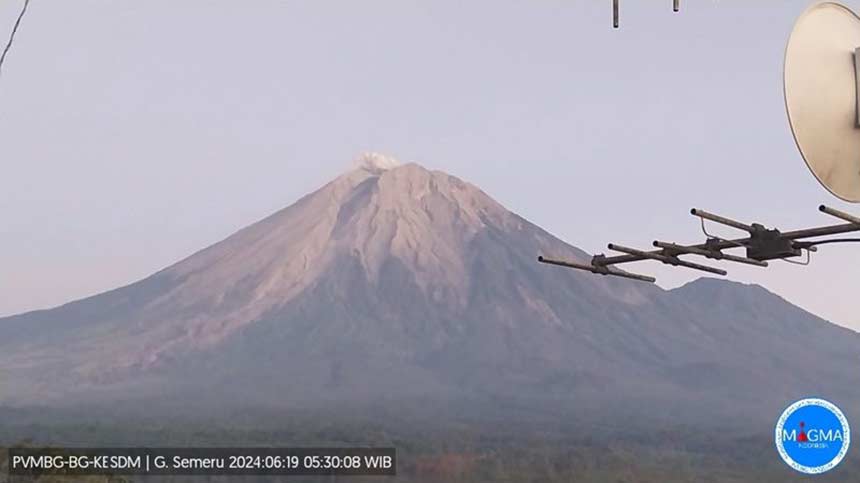 Gunung Semeru Erupsi Lagi