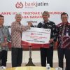 Bank Jatim Serahkan CSR Sekaligus