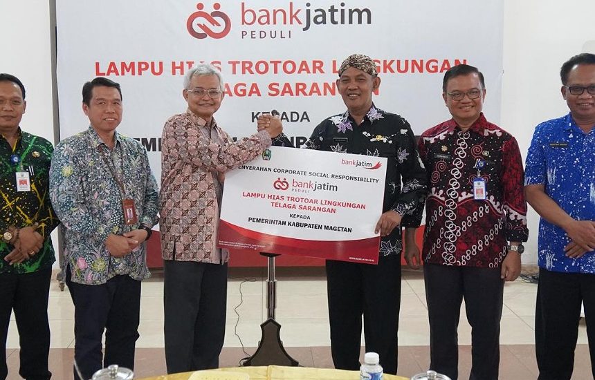 Bank Jatim Serahkan CSR Sekaligus