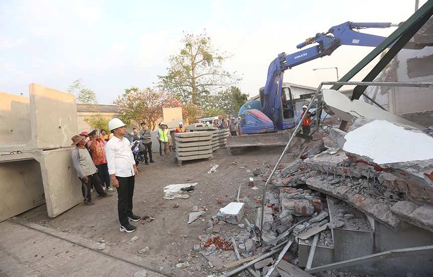 Surabaya Lebarkan Jalan Menganti