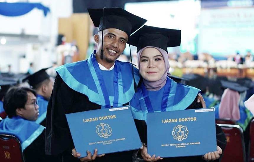 Pasutri Doktor Diwisuda Bersama