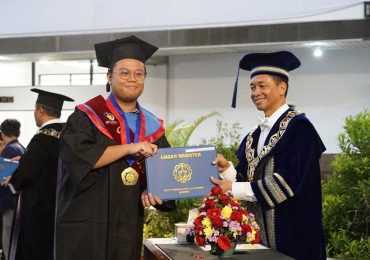 21 Tahun, Wisudawan ITS Raih Tiga Gelar