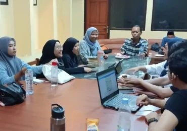 Alumni Stikosa AWS Jadi Pembicara di Workshop Content Creator Gerakan GUSDURian Surabaya