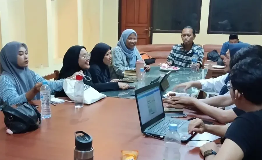 Alumni Stikosa AWS Jadi Pembicara di Workshop Content Creator Gerakan GUSDURian Surabaya