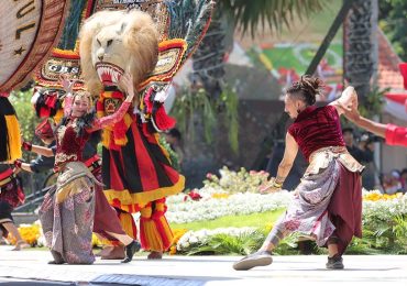 Dua Penari Asing di Hari Jadi ke-79 Jatim