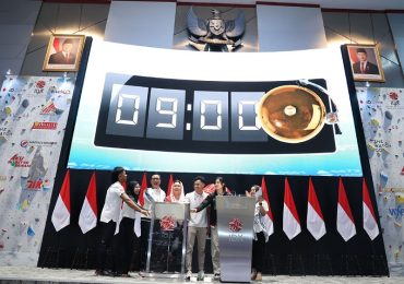 Ring The Bell Perdagangan BEI Bersama Atlet Panjat Tebing