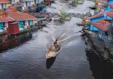 Eksotisme Desa Terapung Muara Enggelam