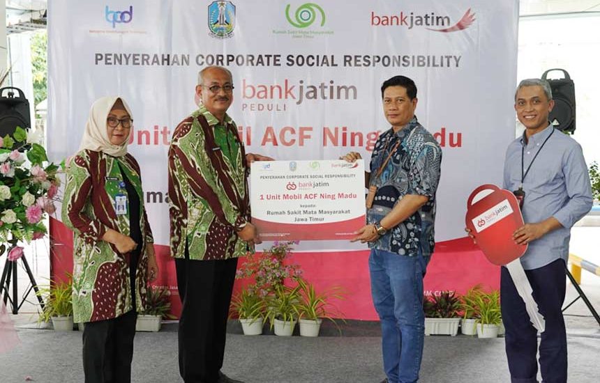 Bank Jatim Serahkan CSR Mobil Operasional RSMM